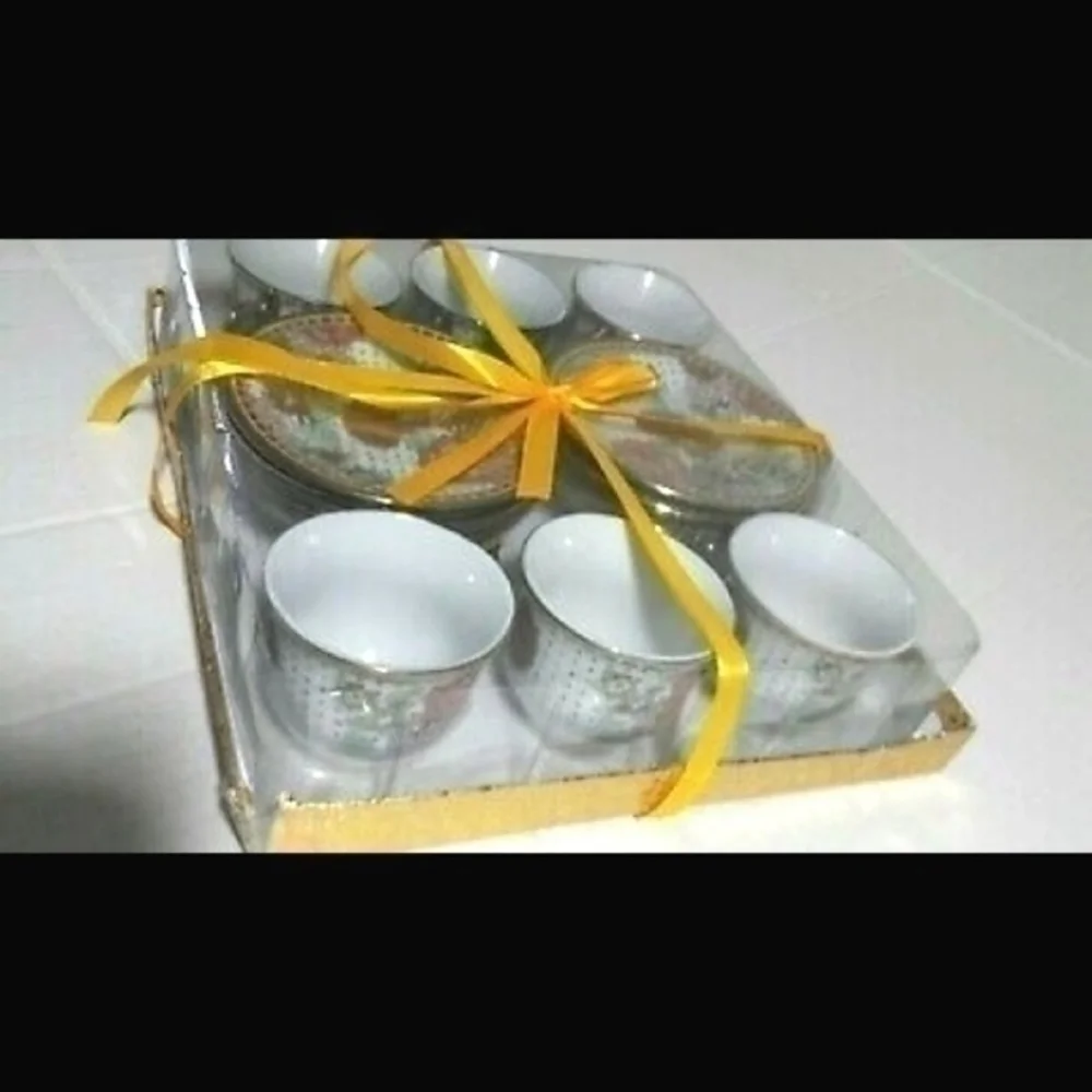 Chinese Ceramic Floral Tea Cups & Saucers Set